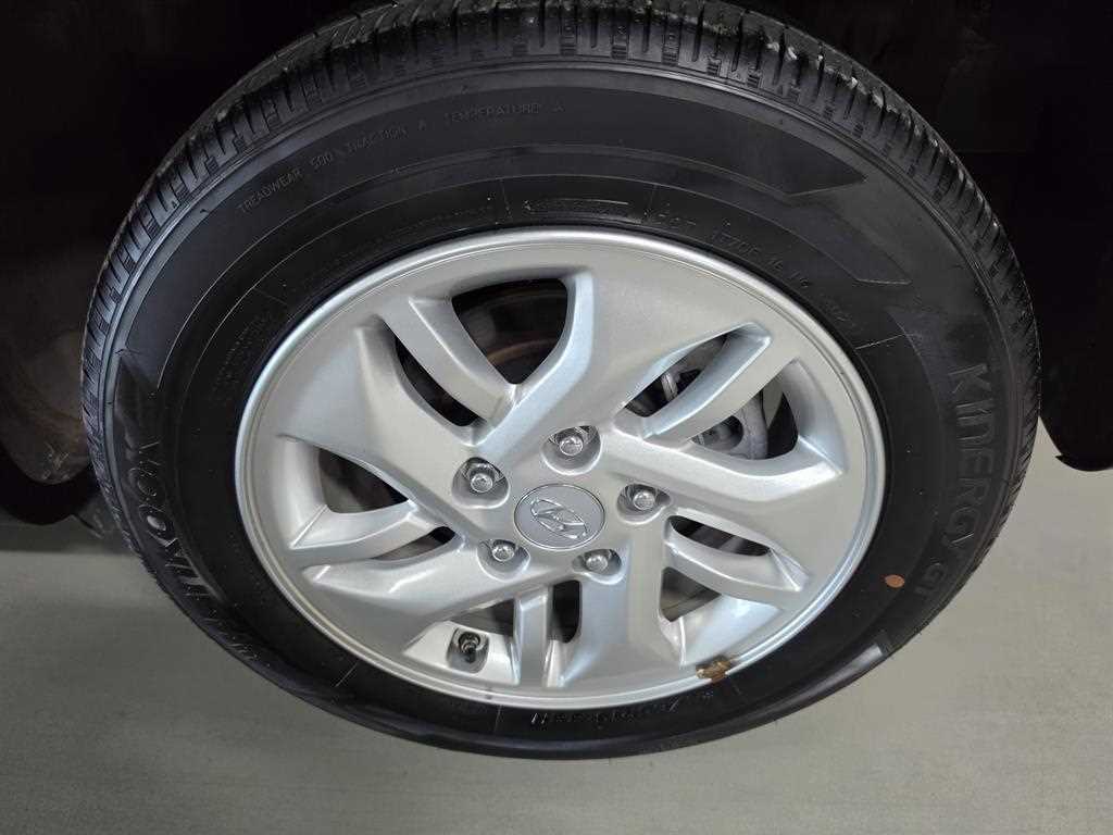Hyundai Venue — photo 17