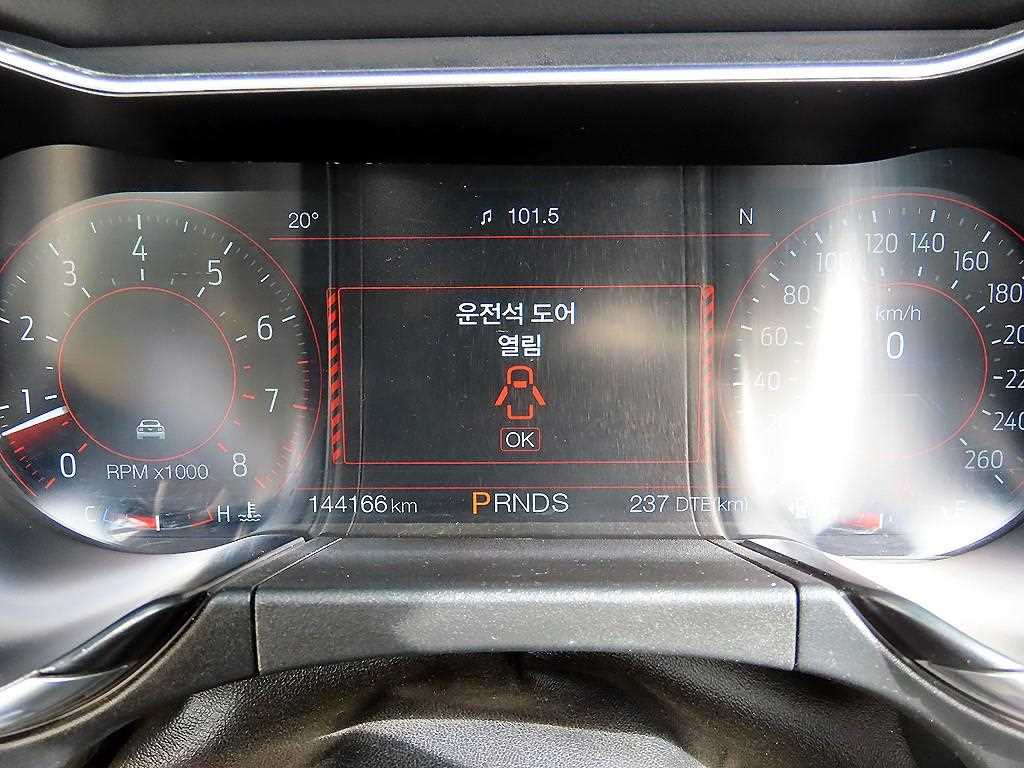 Ford Mustang — photo 13