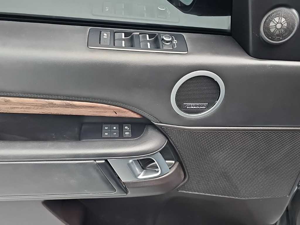 Land Rover Discovery — photo 17