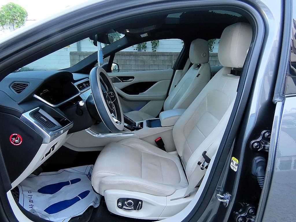Jaguar I-PACE — photo 05