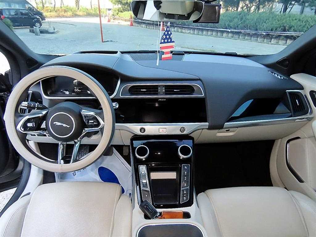 Jaguar I-PACE — photo 07