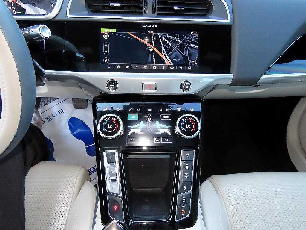 Jaguar I-PACE — photo 12