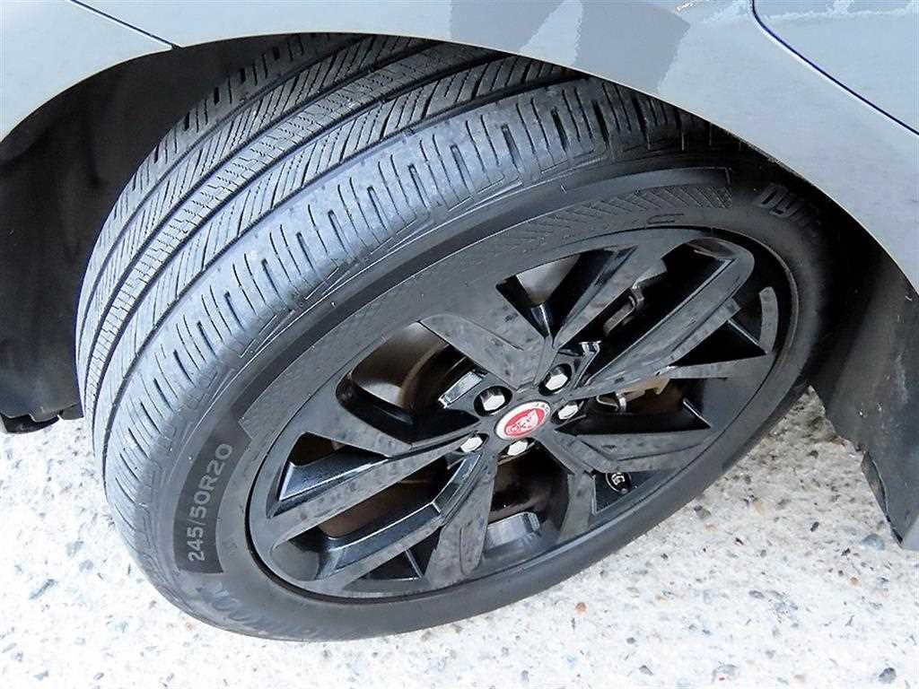 Jaguar I-PACE — photo 20