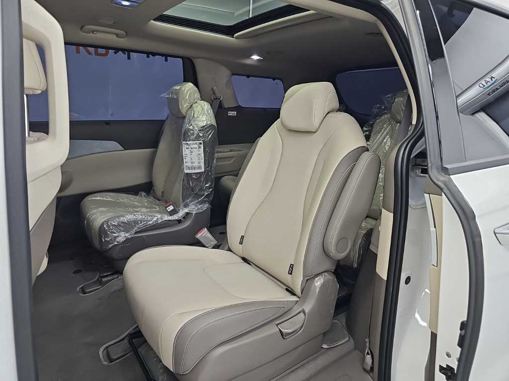 Kia Carnival — photo 12