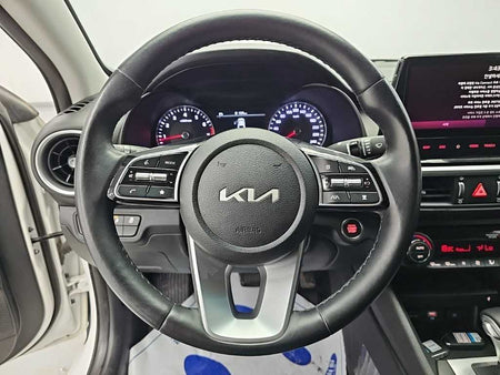 Kia K3 — photo 09