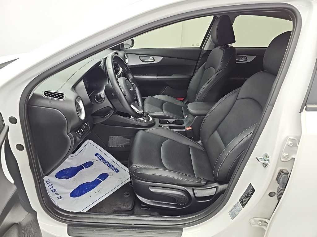 Kia K3 — photo 11