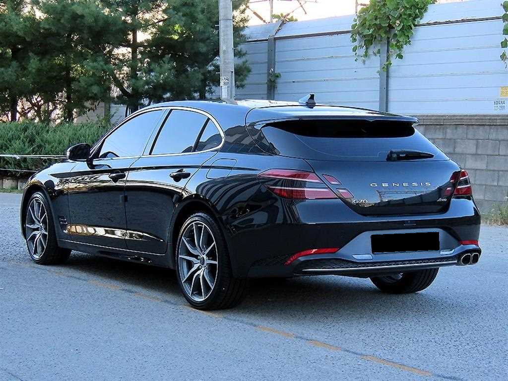 Genesis G70 — photo 03