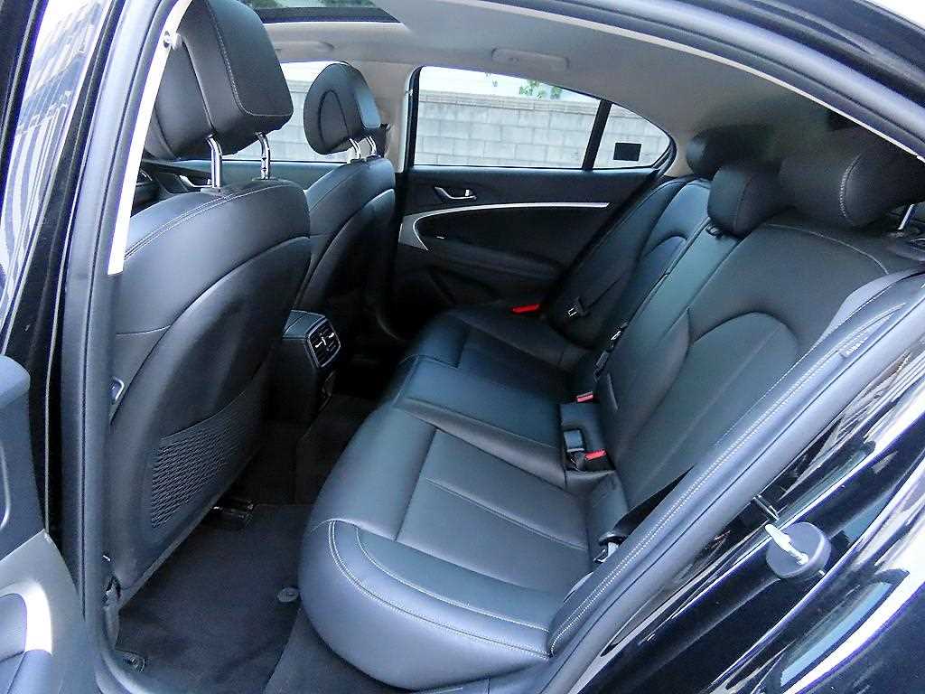 Genesis G70 — photo 06