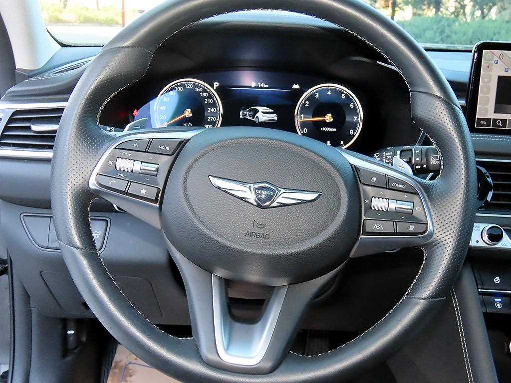 Genesis G70 — photo 08