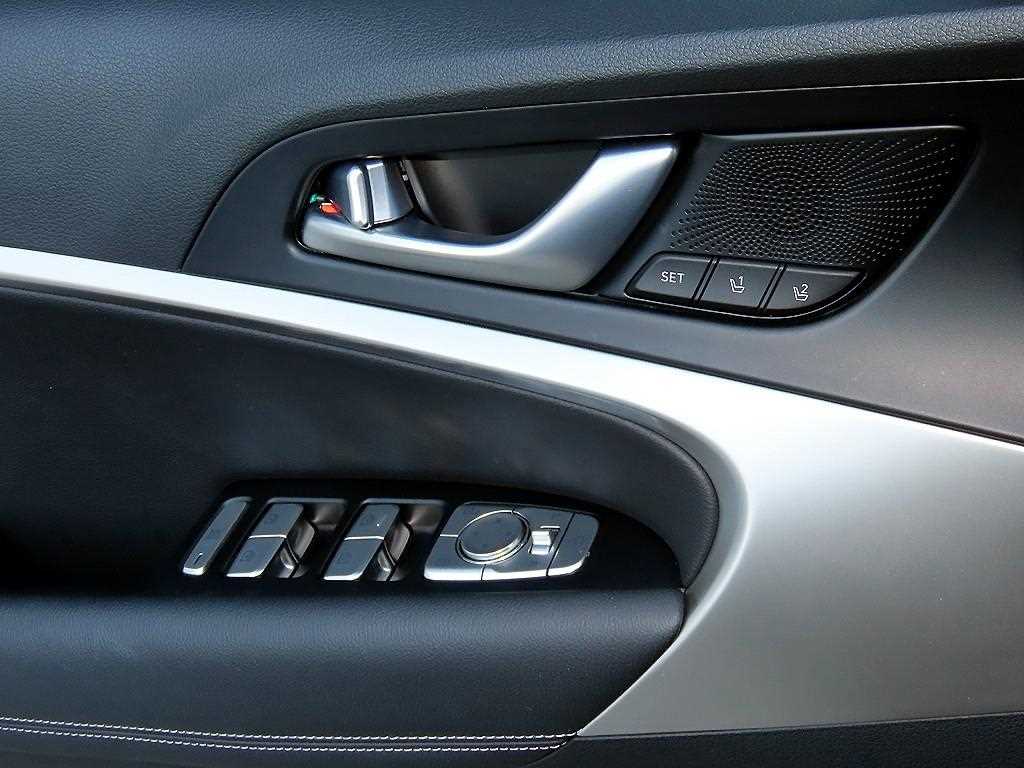 Genesis G70 — photo 12