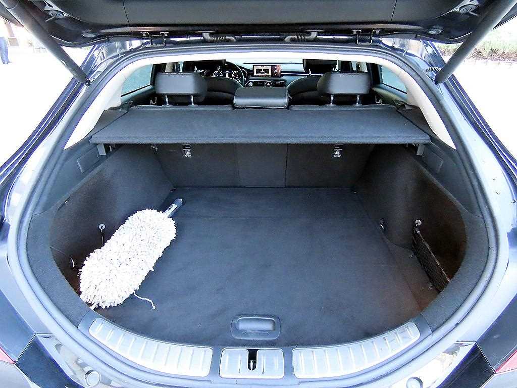 Genesis G70 — photo 17