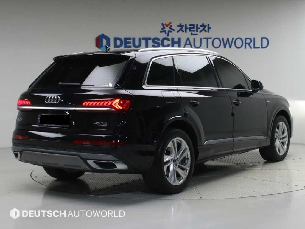 Audi Q7 — photo 02