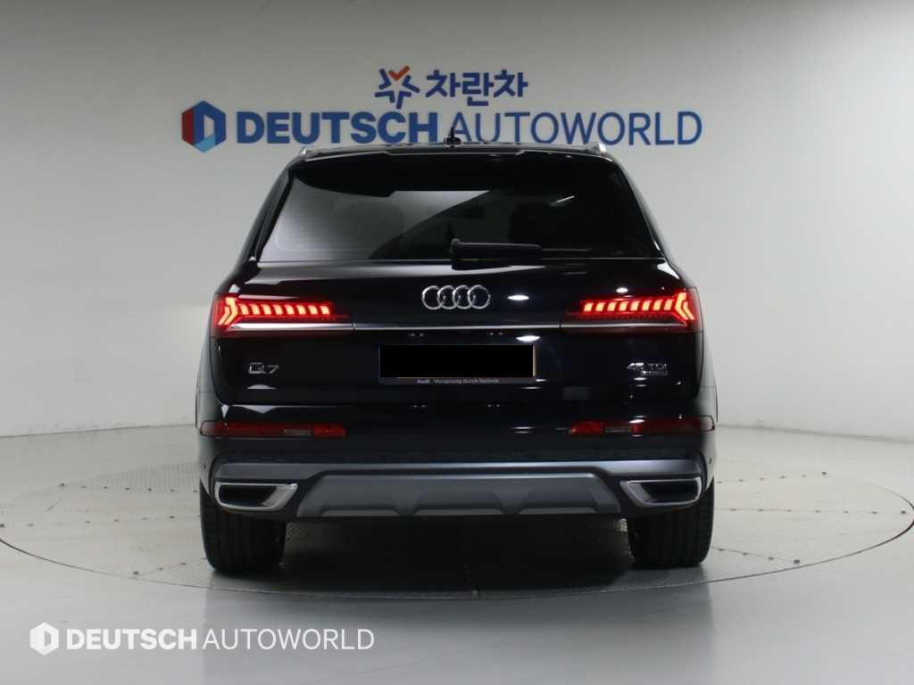 Audi Q7 — photo 04