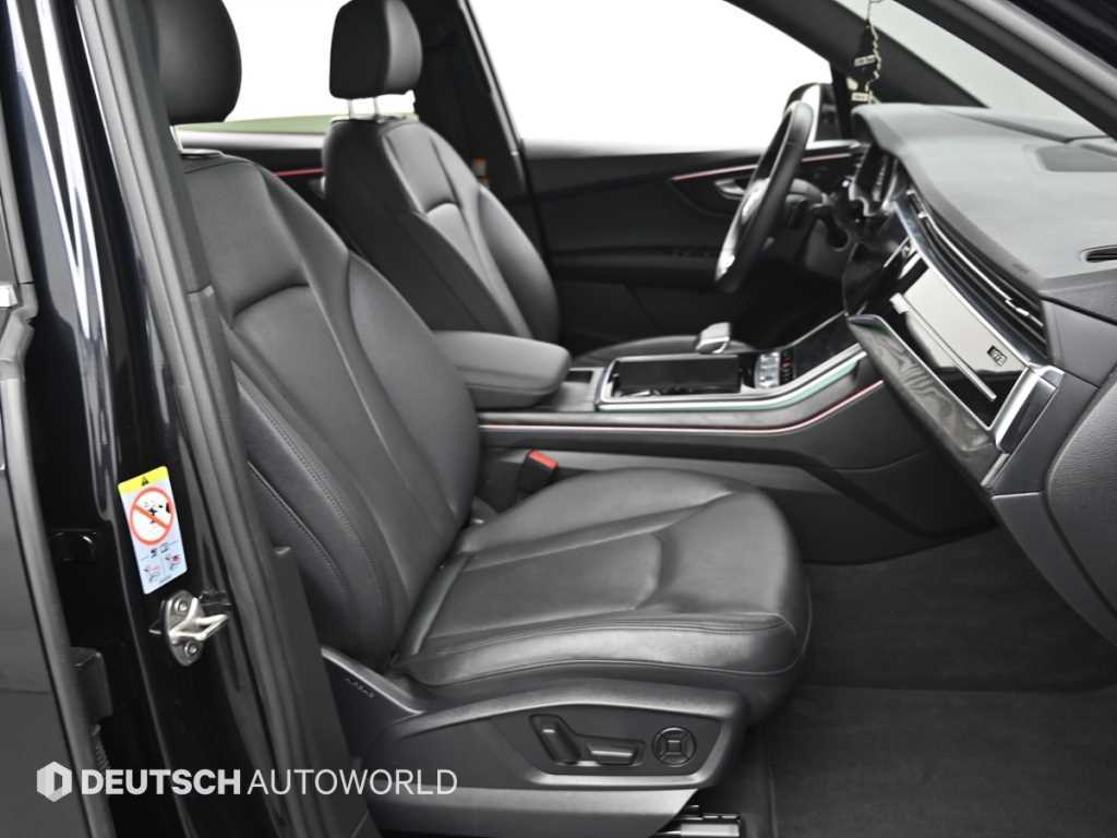 Audi Q7 — photo 10