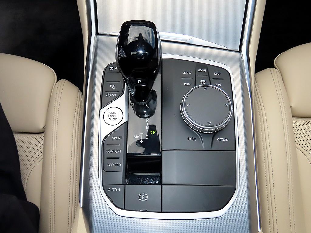 BMW 3-Series — photo 11
