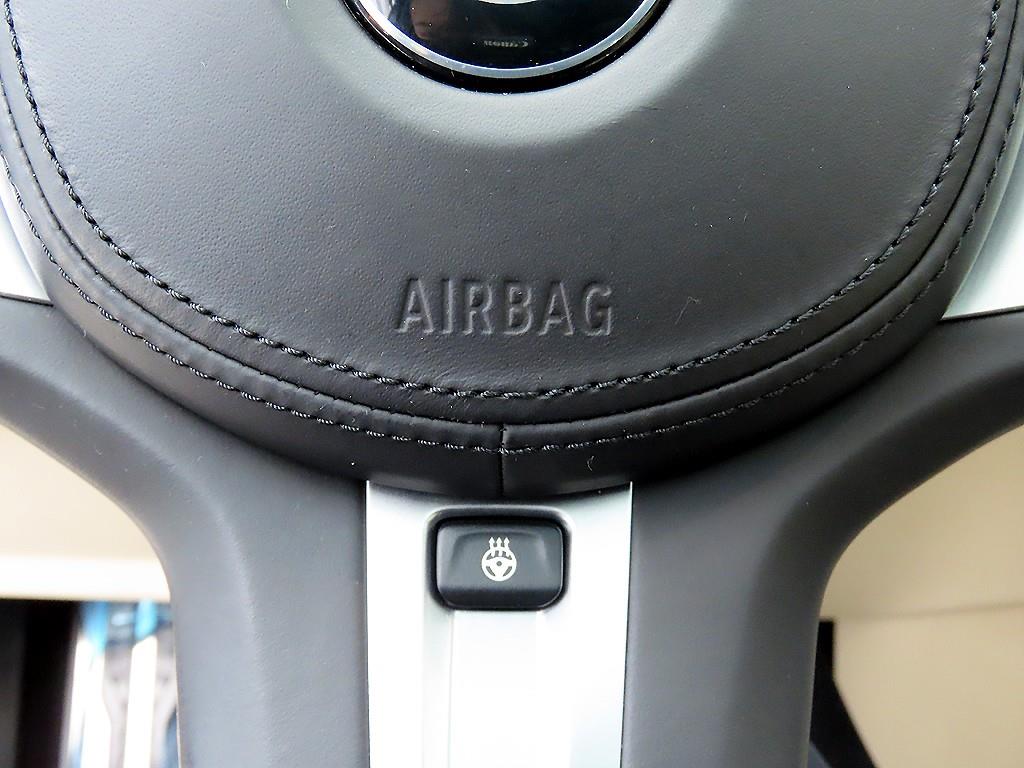 BMW 3-Series — photo 13