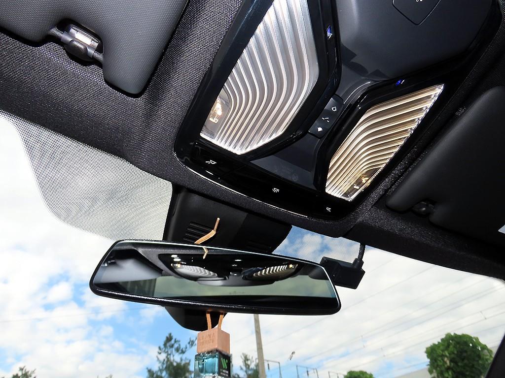 BMW 3-Series — photo 16