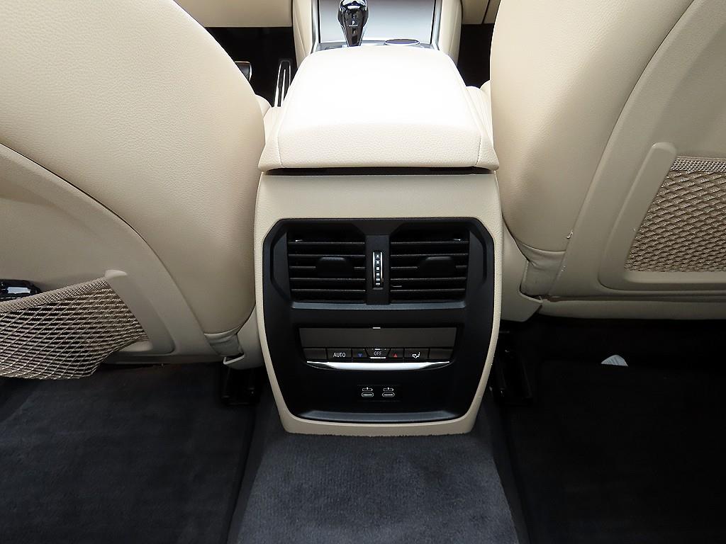 BMW 3-Series — photo 17