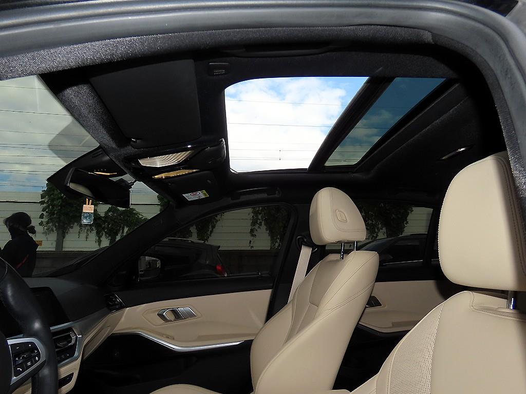 BMW 3-Series — photo 18