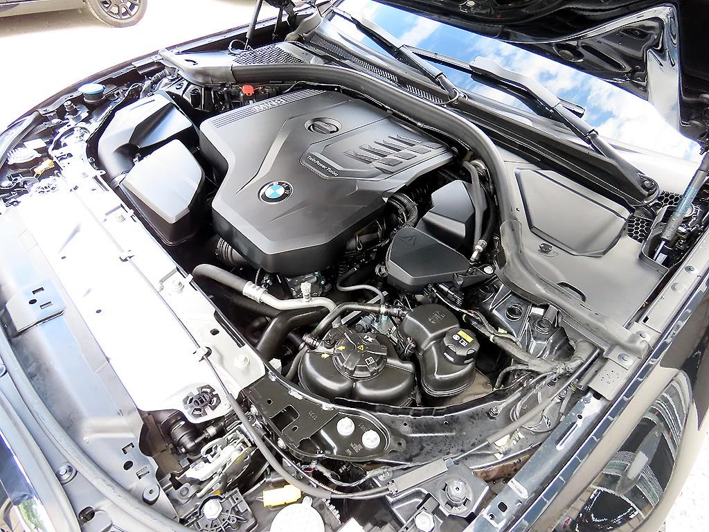 BMW 3-Series — photo 19