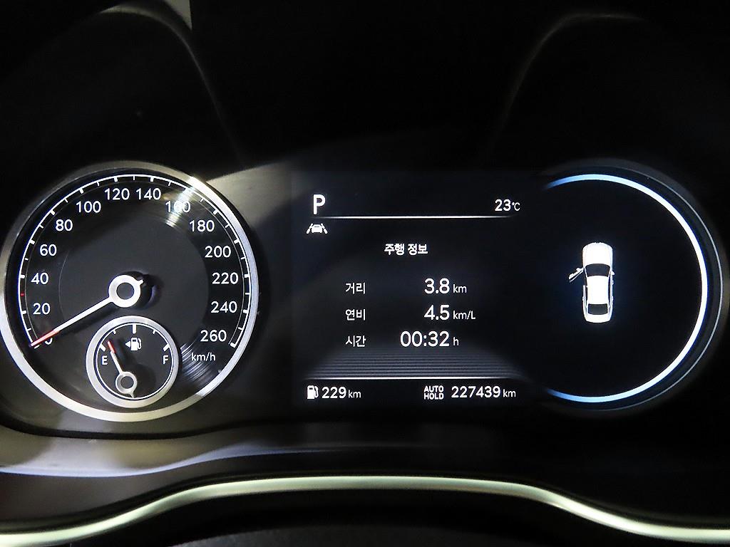 Genesis G80 — photo 09