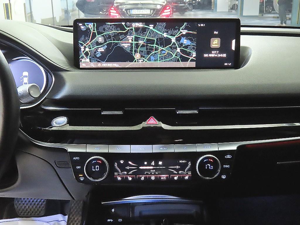 Genesis G80 — photo 11