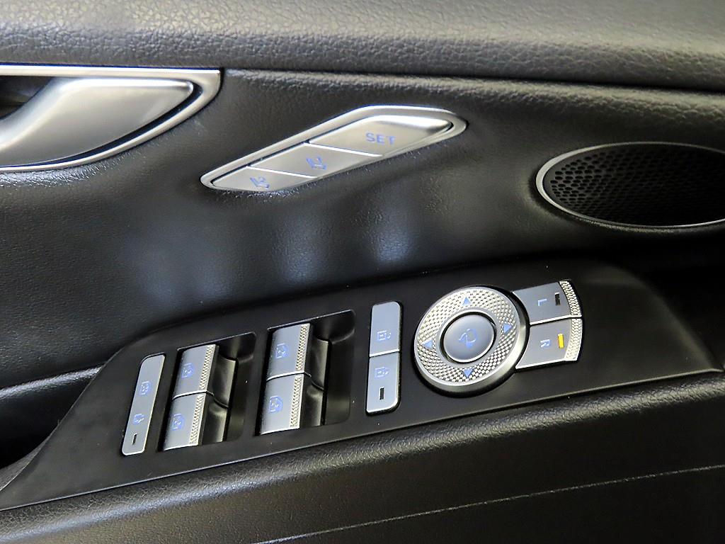 Genesis G80 — photo 13
