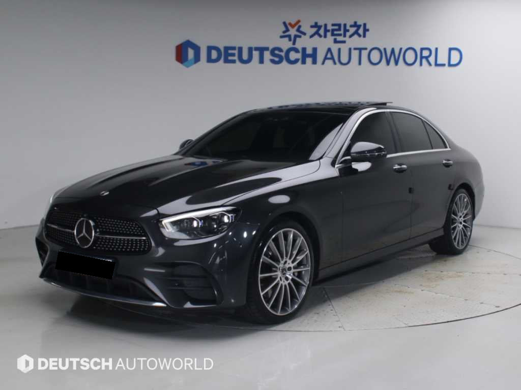 Mercedes-Benz E-Class — photo 01