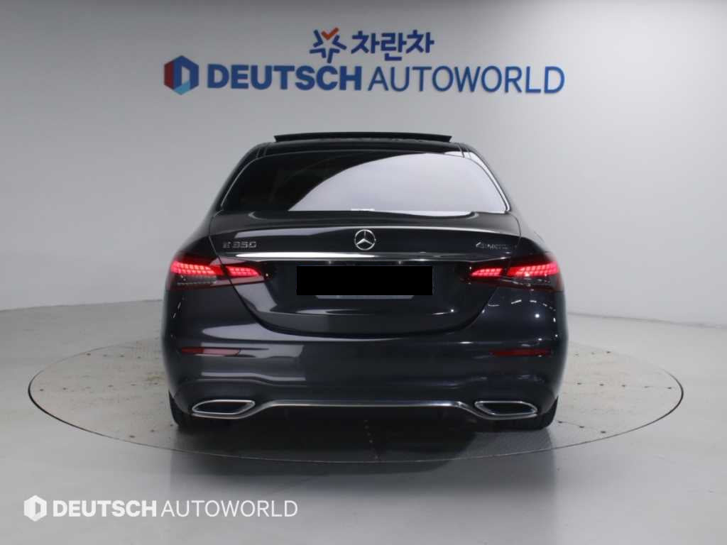 Mercedes-Benz E-Class — photo 04