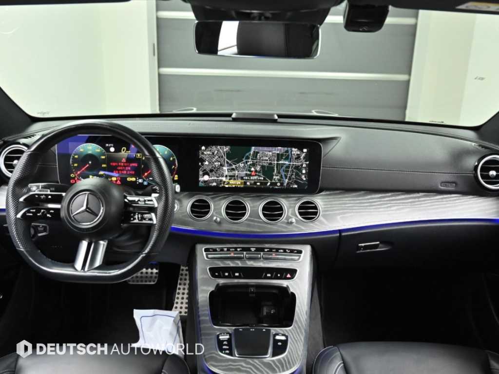 Mercedes-Benz E-Class — photo 07