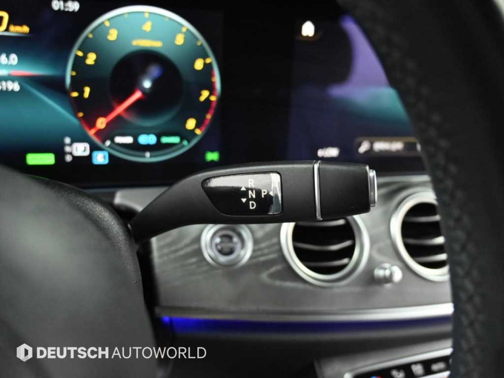 Mercedes-Benz E-Class — photo 09