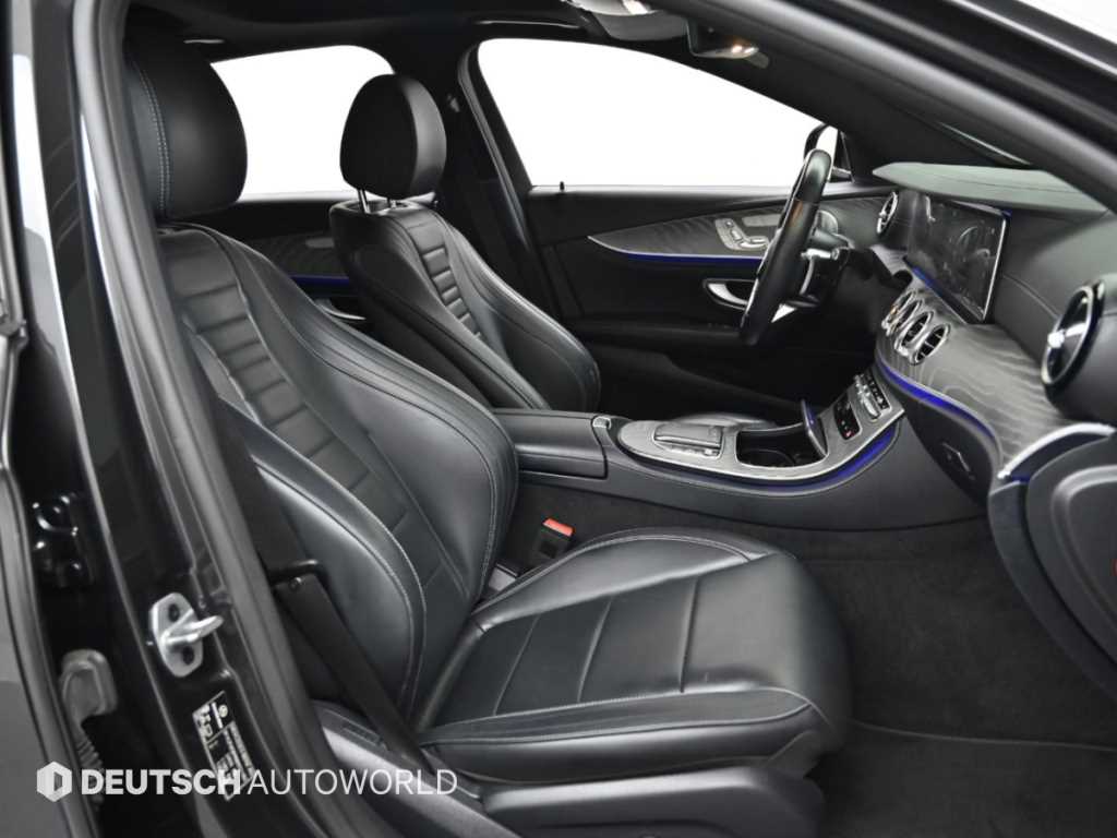 Mercedes-Benz E-Class — photo 10