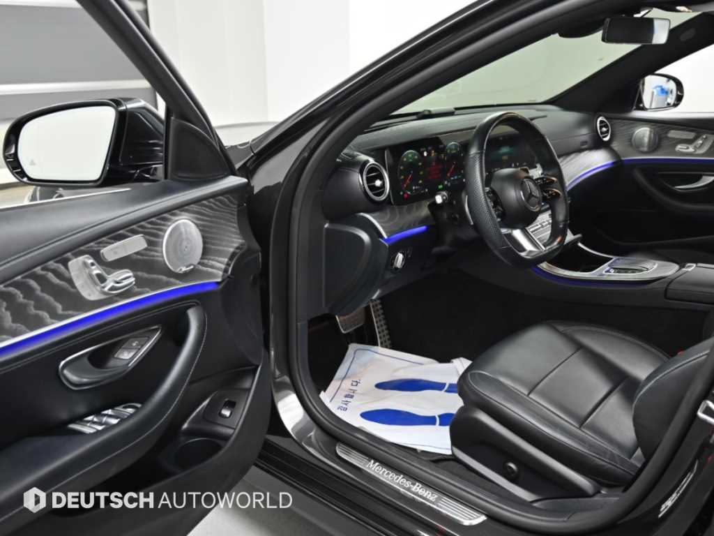 Mercedes-Benz E-Class — photo 11