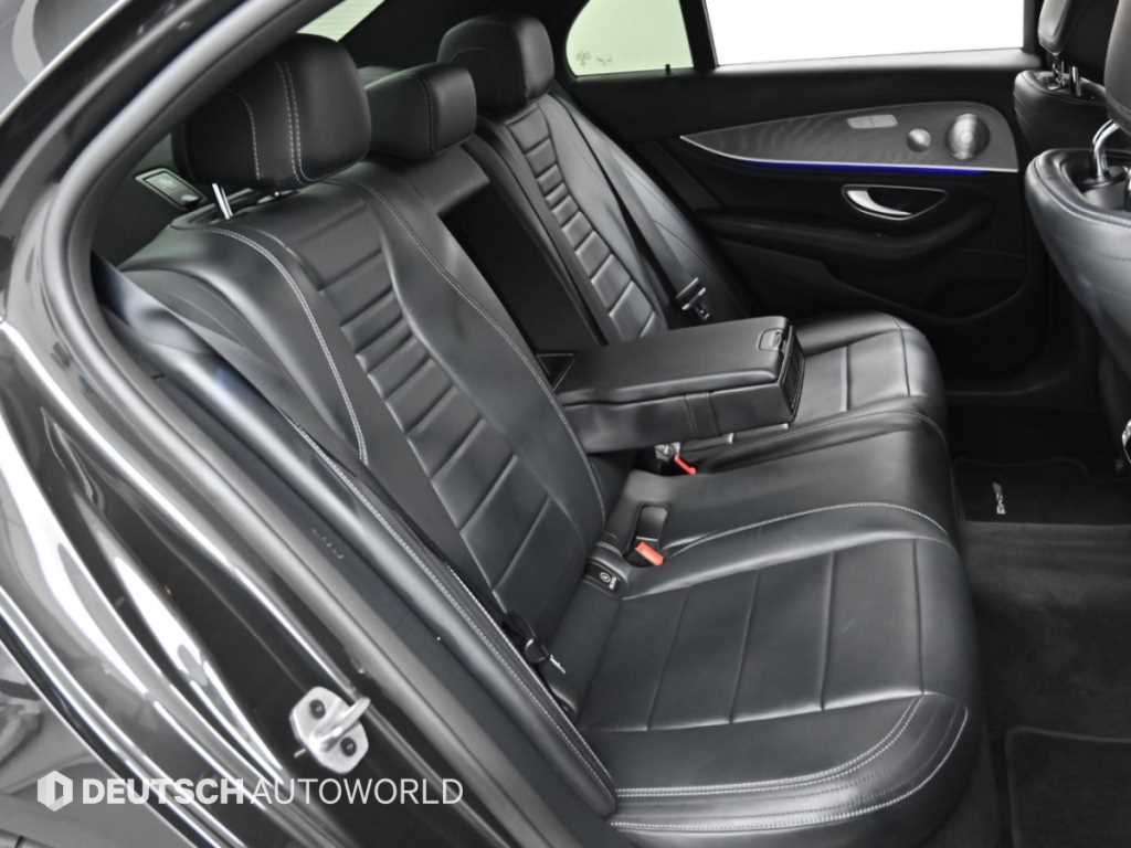 Mercedes-Benz E-Class — photo 12