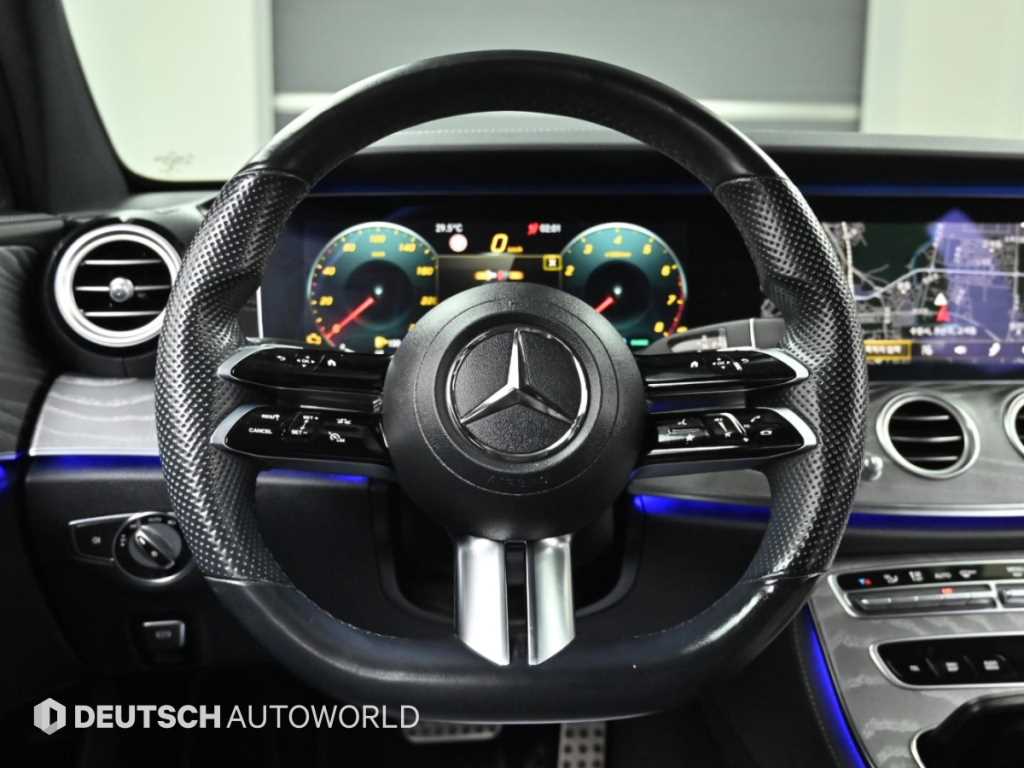 Mercedes-Benz E-Class — photo 13