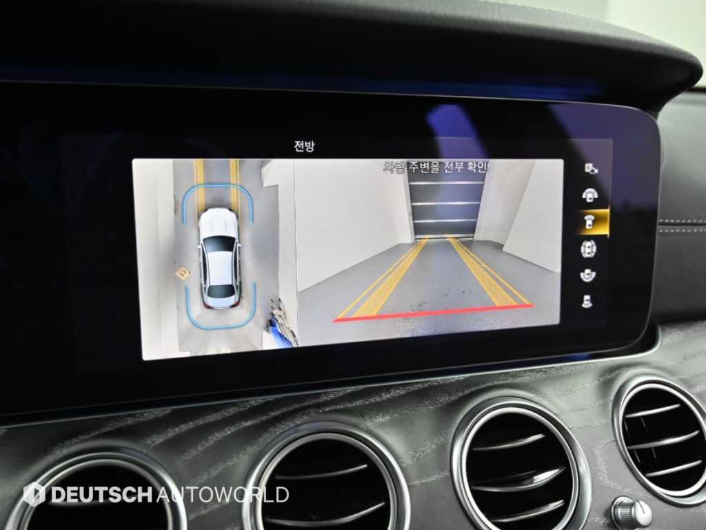 Mercedes-Benz E-Class — photo 15