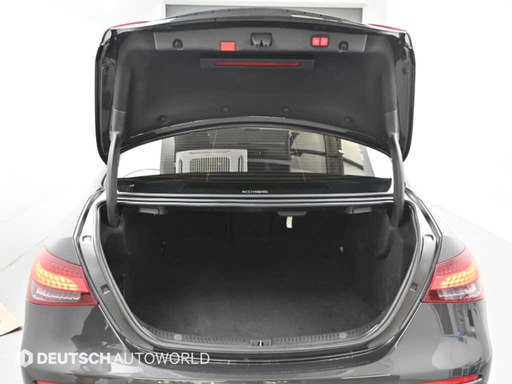 Mercedes-Benz E-Class — photo 19