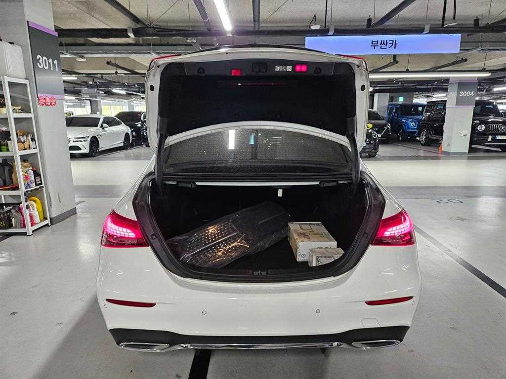 Mercedes-Benz E-Class — photo 03