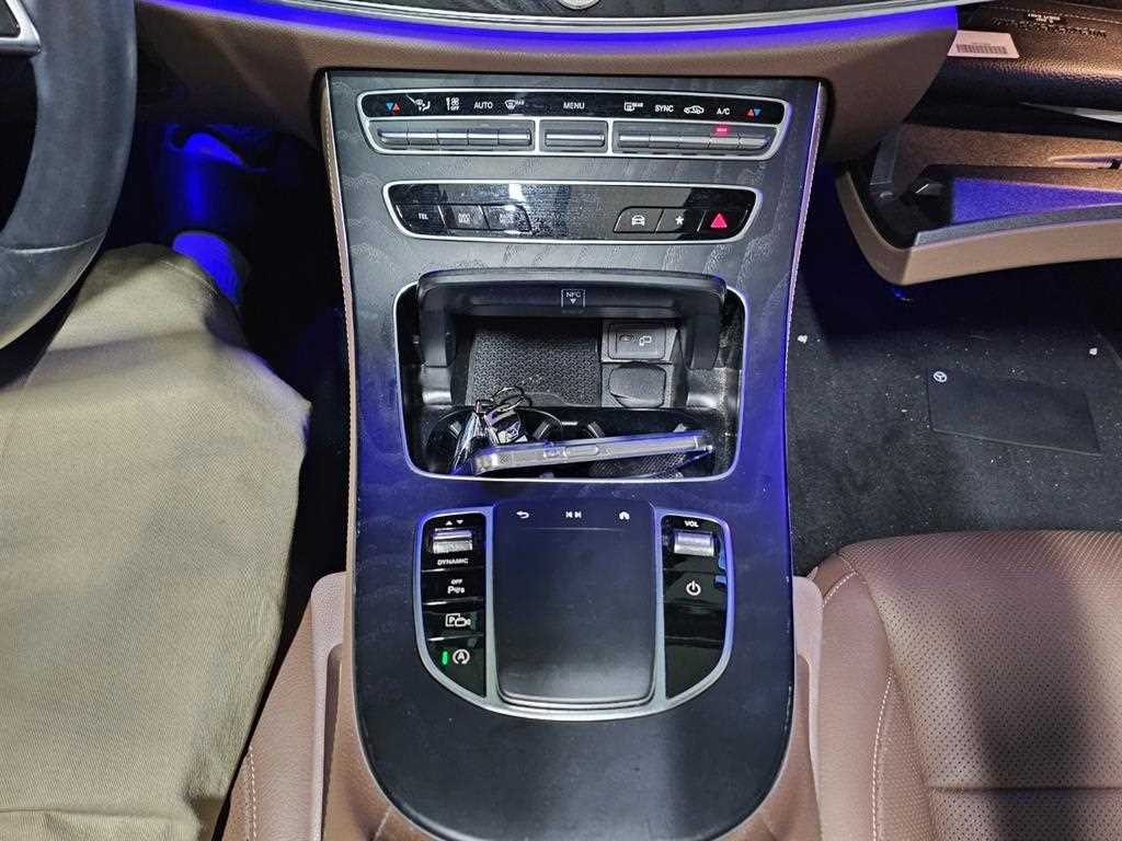 Mercedes-Benz E-Class — photo 07