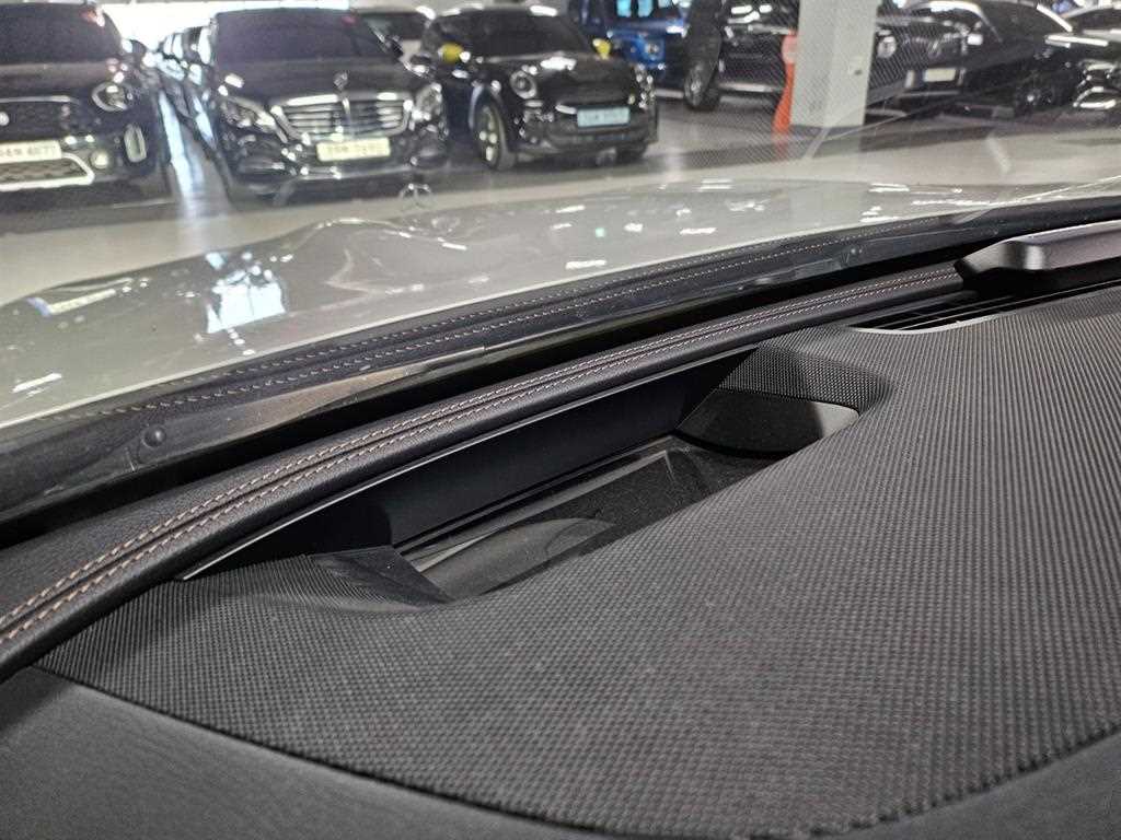 Mercedes-Benz E-Class — photo 08