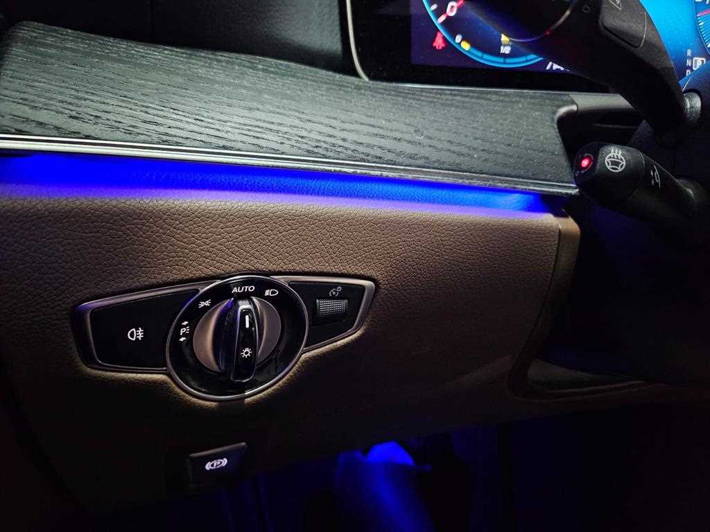 Mercedes-Benz E-Class — photo 09