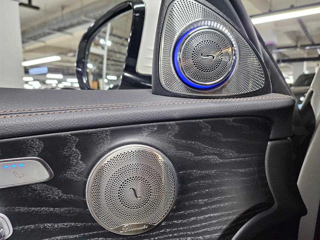 Mercedes-Benz E-Class — photo 11