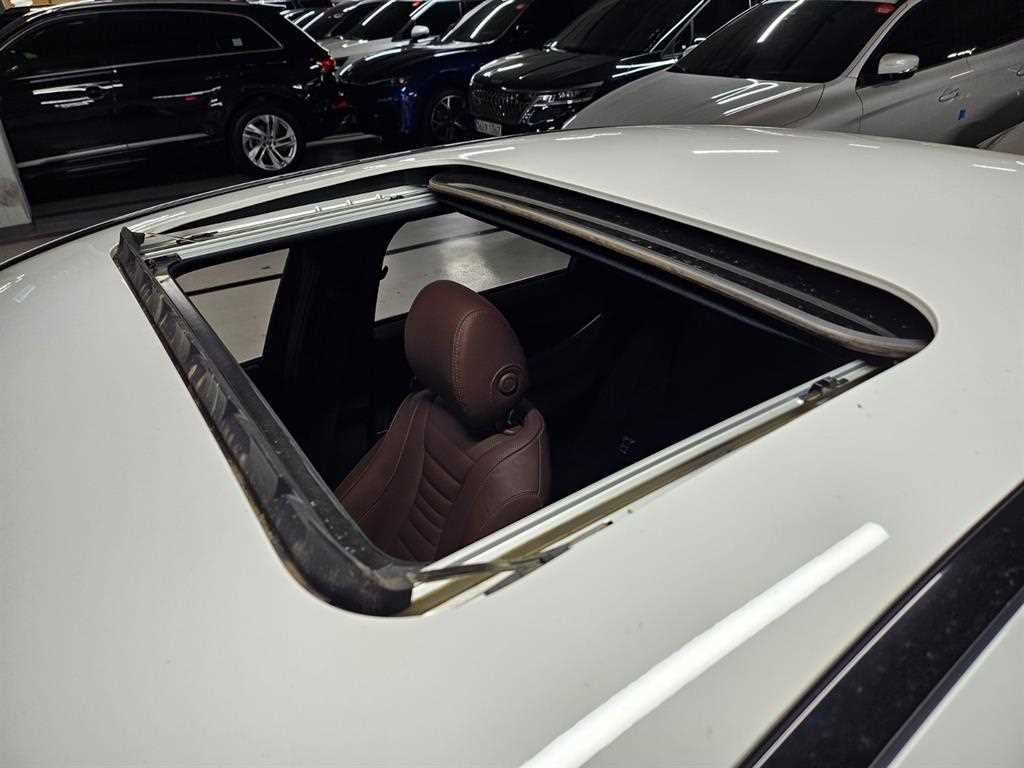 Mercedes-Benz E-Class — photo 15