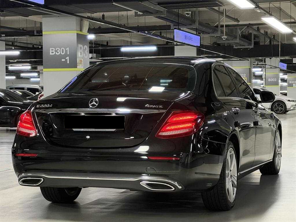 Mercedes-Benz E-Class — photo 02