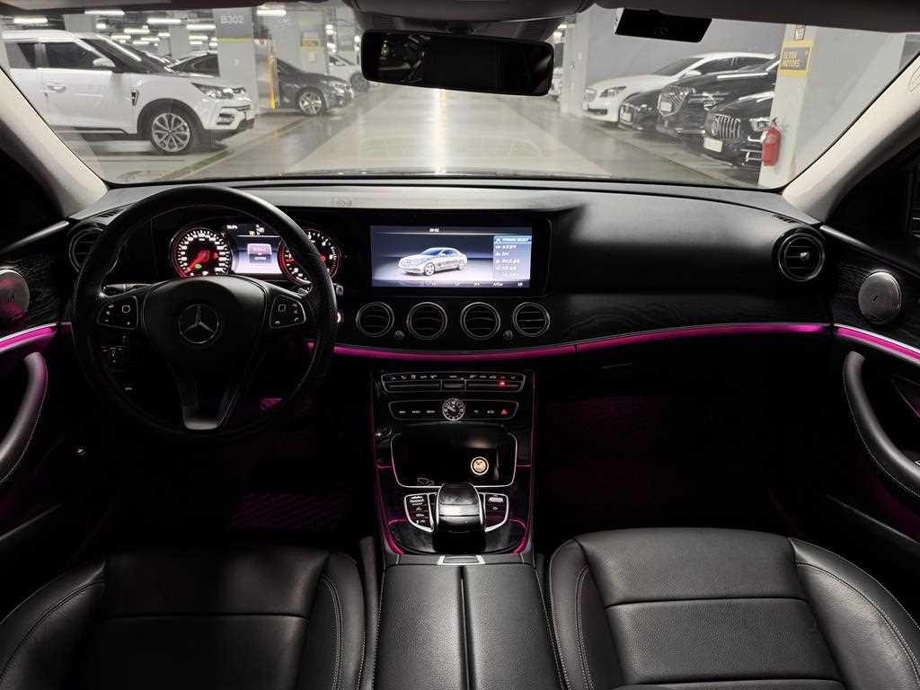 Mercedes-Benz E-Class — photo 05