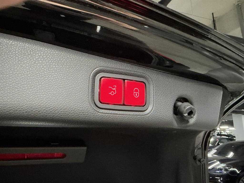 Mercedes-Benz E-Class — photo 15