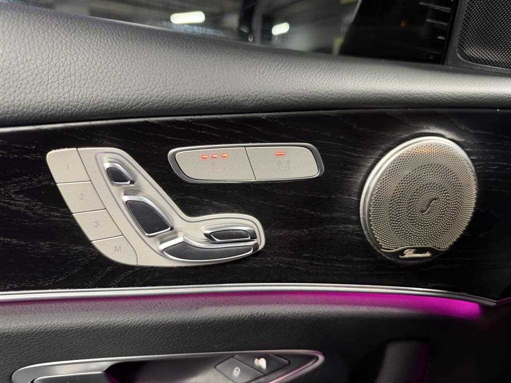 Mercedes-Benz E-Class — photo 17