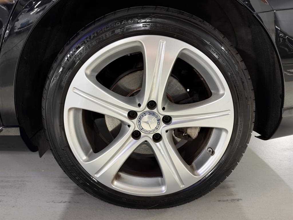 Mercedes-Benz E-Class — photo 19