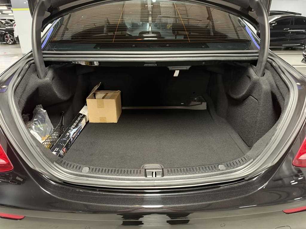 Mercedes-Benz E-Class — photo 20