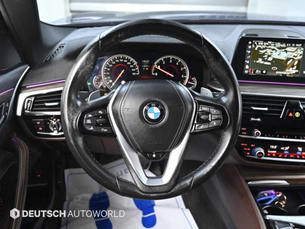 BMW 5-Series — photo 13